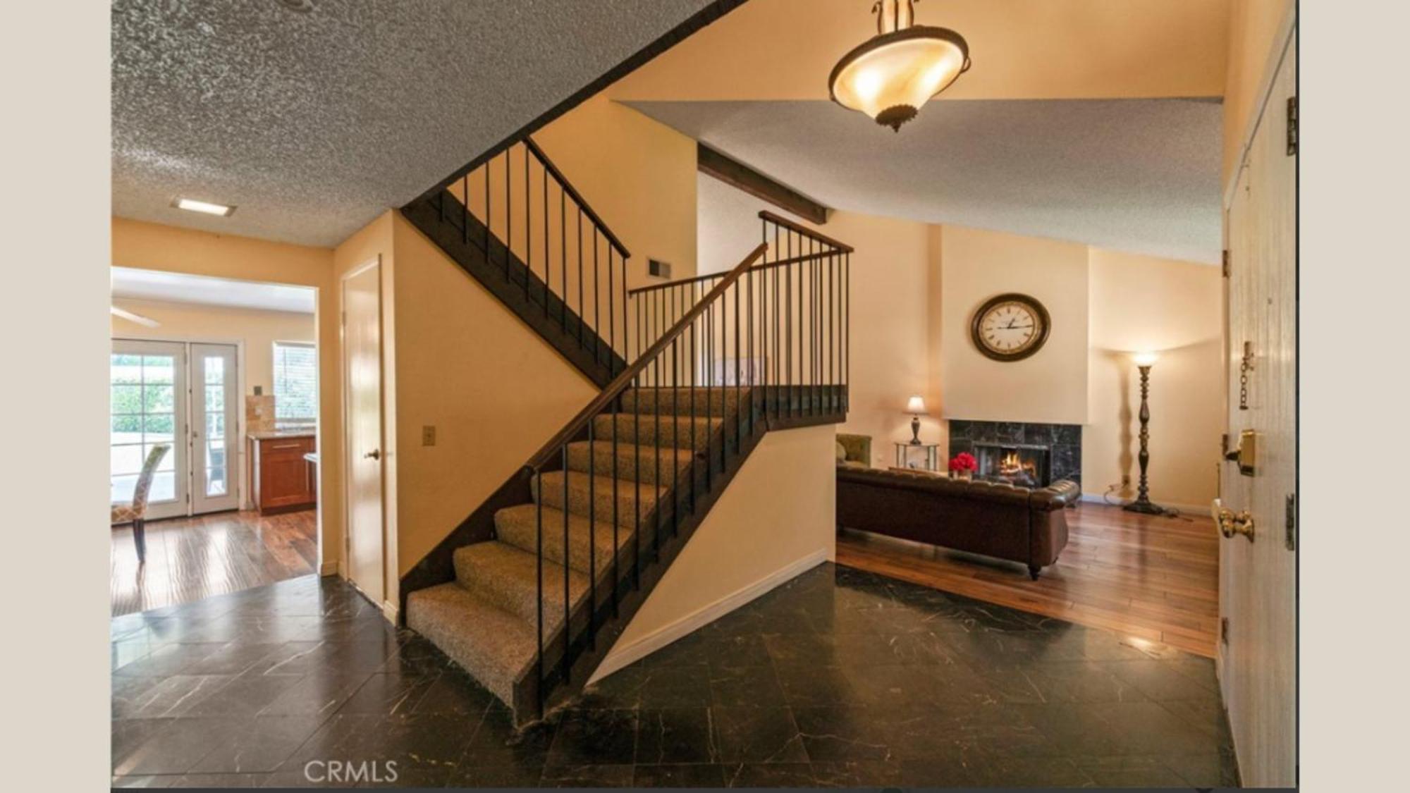 Valley Gem, Spacious 5 Bedroom 3 Bath, Sleeps 11 - Los Angeles — Photos 2