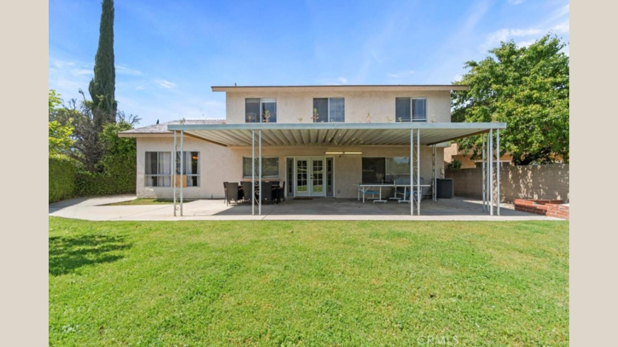Valley Gem, Spacious 5 Bedroom 3 Bath, Sleeps 11 - Los Angeles — Photos 1